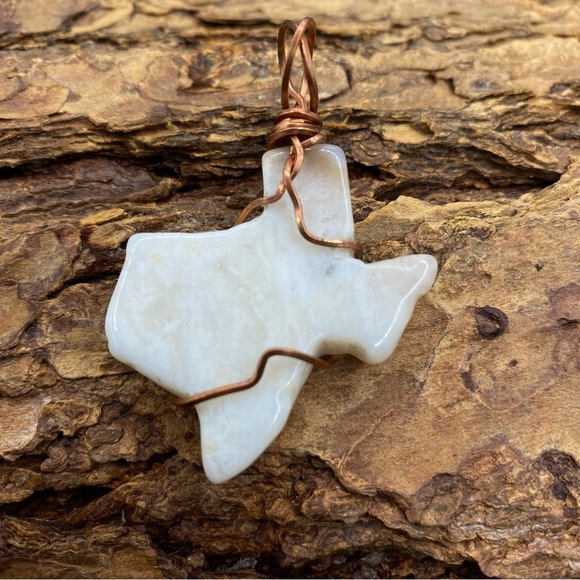 Chalcedony Agate Texas Necklace Pendant - Picture 2 of 4